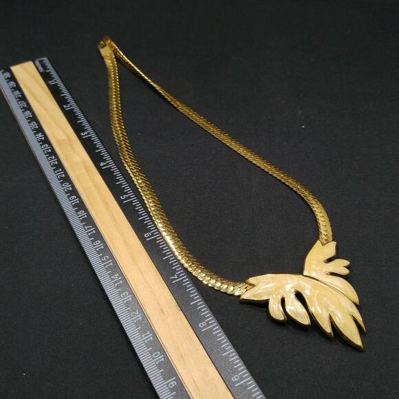 Vintage Napier Necklace, Beige Leaf Enamel, Gold Plated Chain, 18", 1980s - Picture 5 of 9